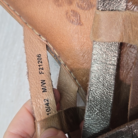 Born Women's Strappy Thong Sandals in Brown and Metallic Shoes Sz 10 - Picture 11 of 11